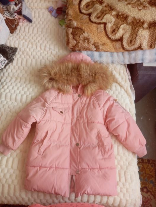 Продам куртку для девочки