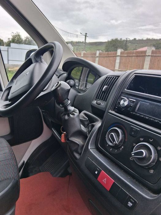 Vând autoutilitară Peugeot Boxer