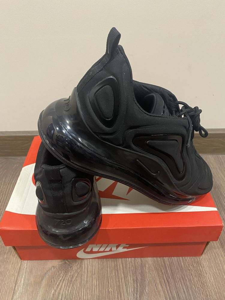 Nike air maxx 720 —43 номер оригинални  в кутия като нови