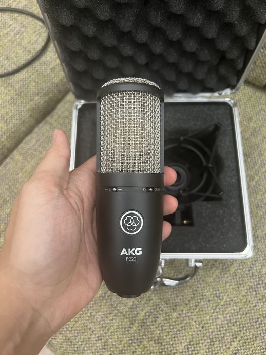 Продам микрофон AKG P220