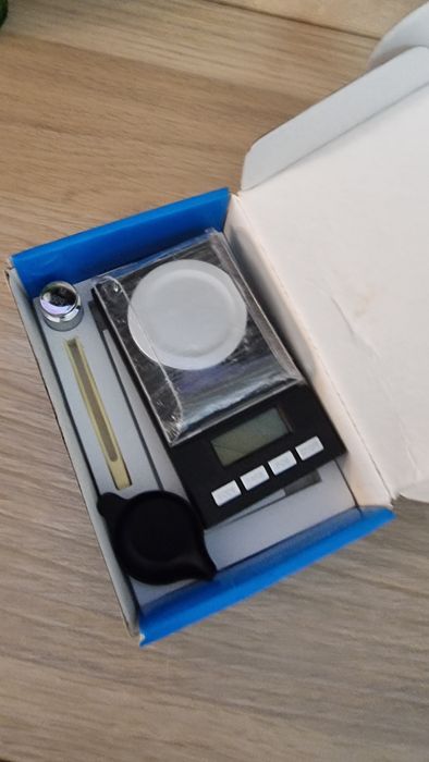 Cântar electronic de laborator cu 3 zecimale