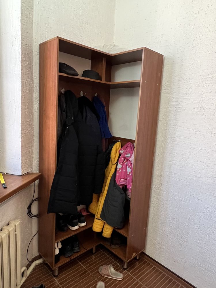 Прихожие встроенные угловые