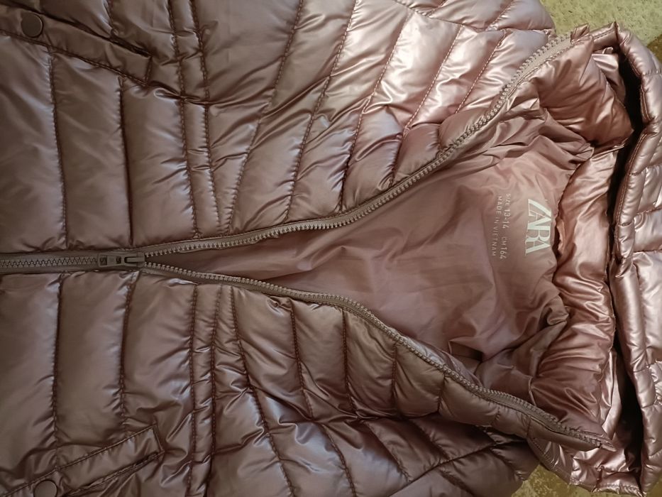 Vând geaca Zara  fete