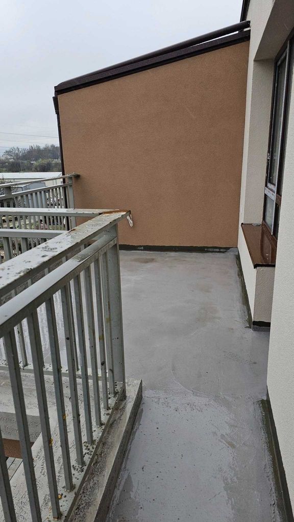 Продава се Тристаен апартамент в Пловдив, Остромила - 110 кв.м за 1310 €/кв.м - Снимка #2