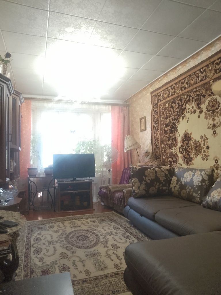 Продам двухкомнатную квартиру в районе ДК"Молодёжи"