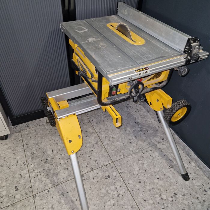 Circular cu masa dewalt