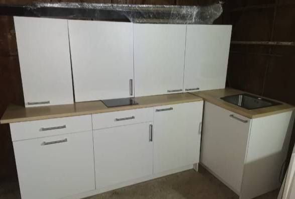 Кухонный гарнитур - почти новый, на гарантии !