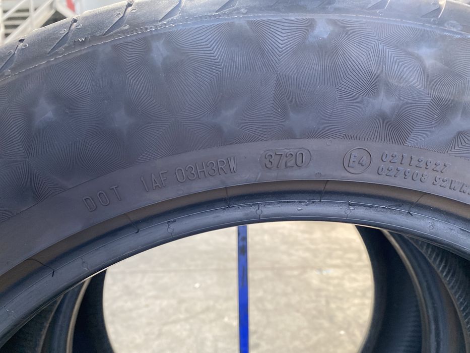 225/60/18 Continental Vara
