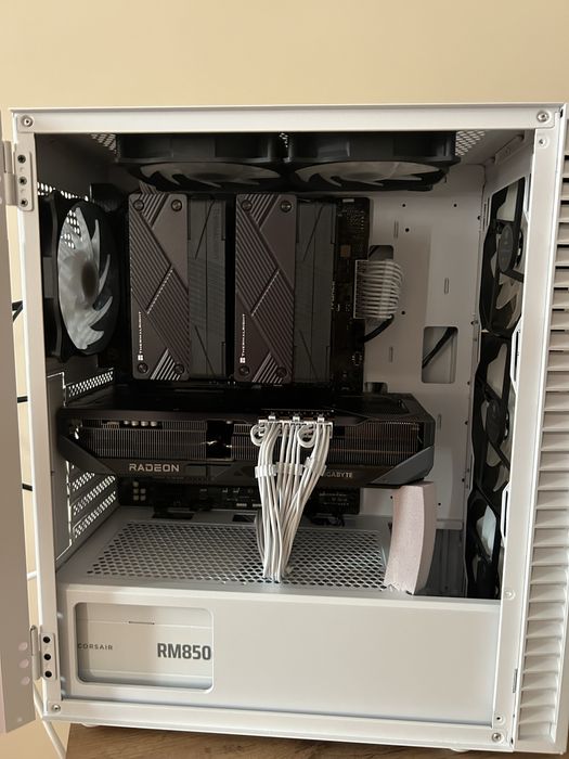 Чисто нов! 9800x3d + 9070xt 32GB RAM Гаранция!