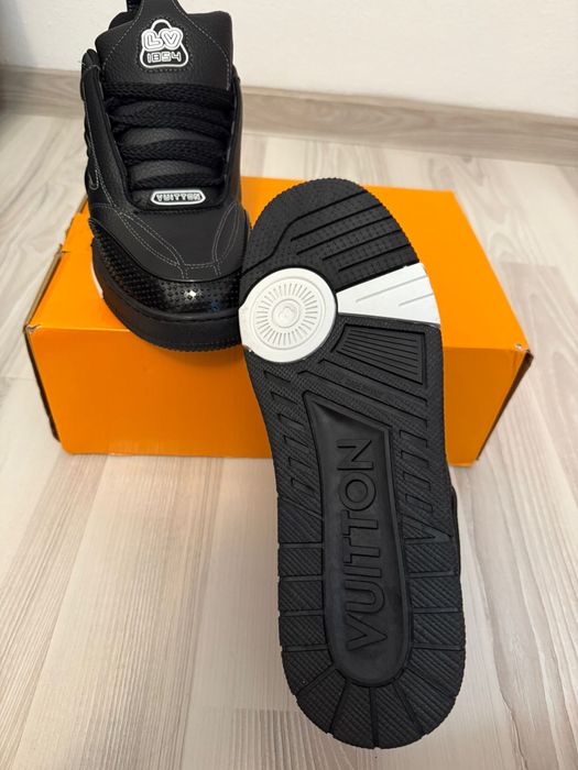 louis vuitton sneaker black size 44