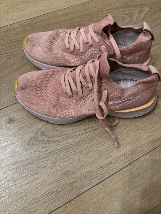 Adidasi pantofi sport nike marime 36 foarte usori