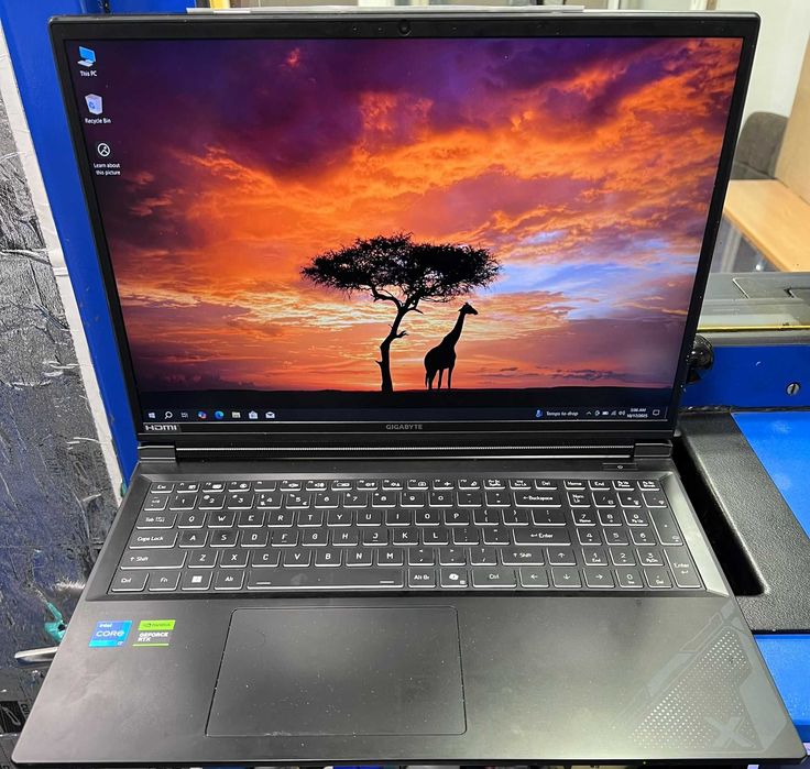 Hope Amanet P10/Laptop GigaByte G6X 9K,i7-13650HX,1 TB,16 GB 4060/8 GB