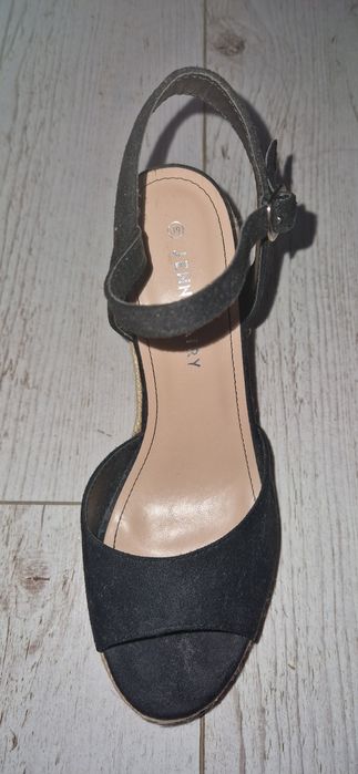 Летни платформи в черно и бежово