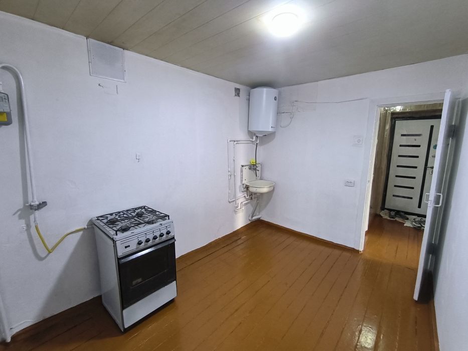 Продаётся 2 комнатная квартира в центре Чирчика