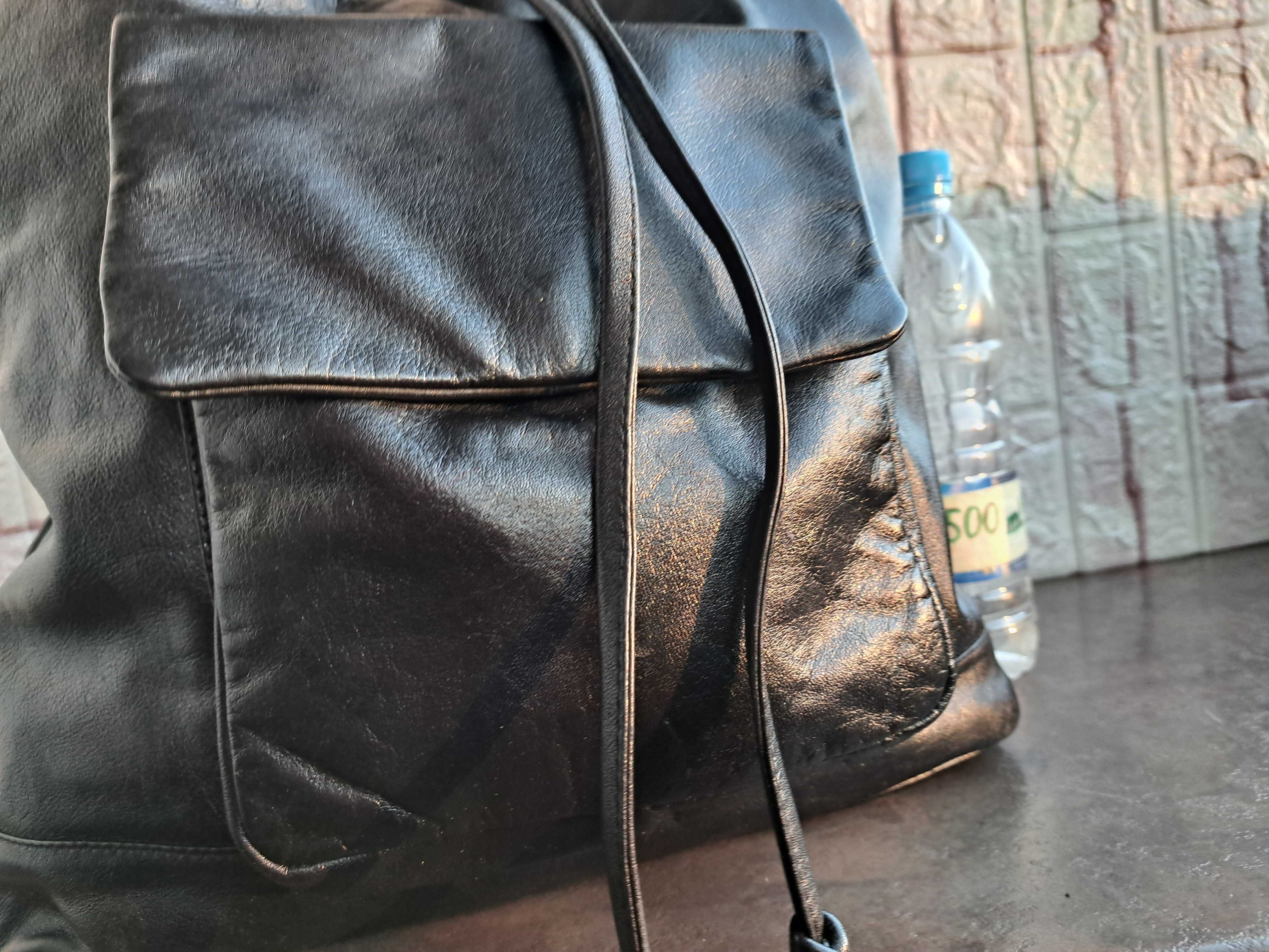 черна чанта с голям джоб-естествена кожа