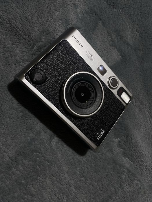 Продаю Fujifilm Instax Mini Evo (новый, в коробке)