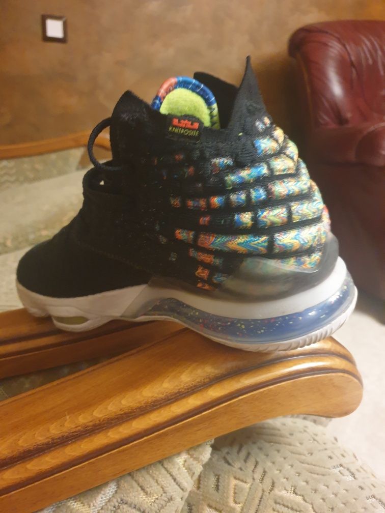 Lebron 17 James gang ediție speciala