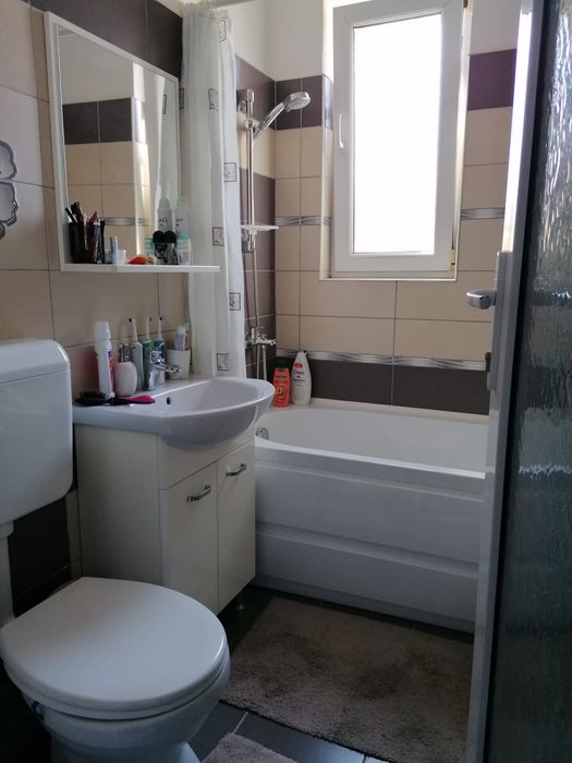 Vând apartament cu 2 camere, zona UTA