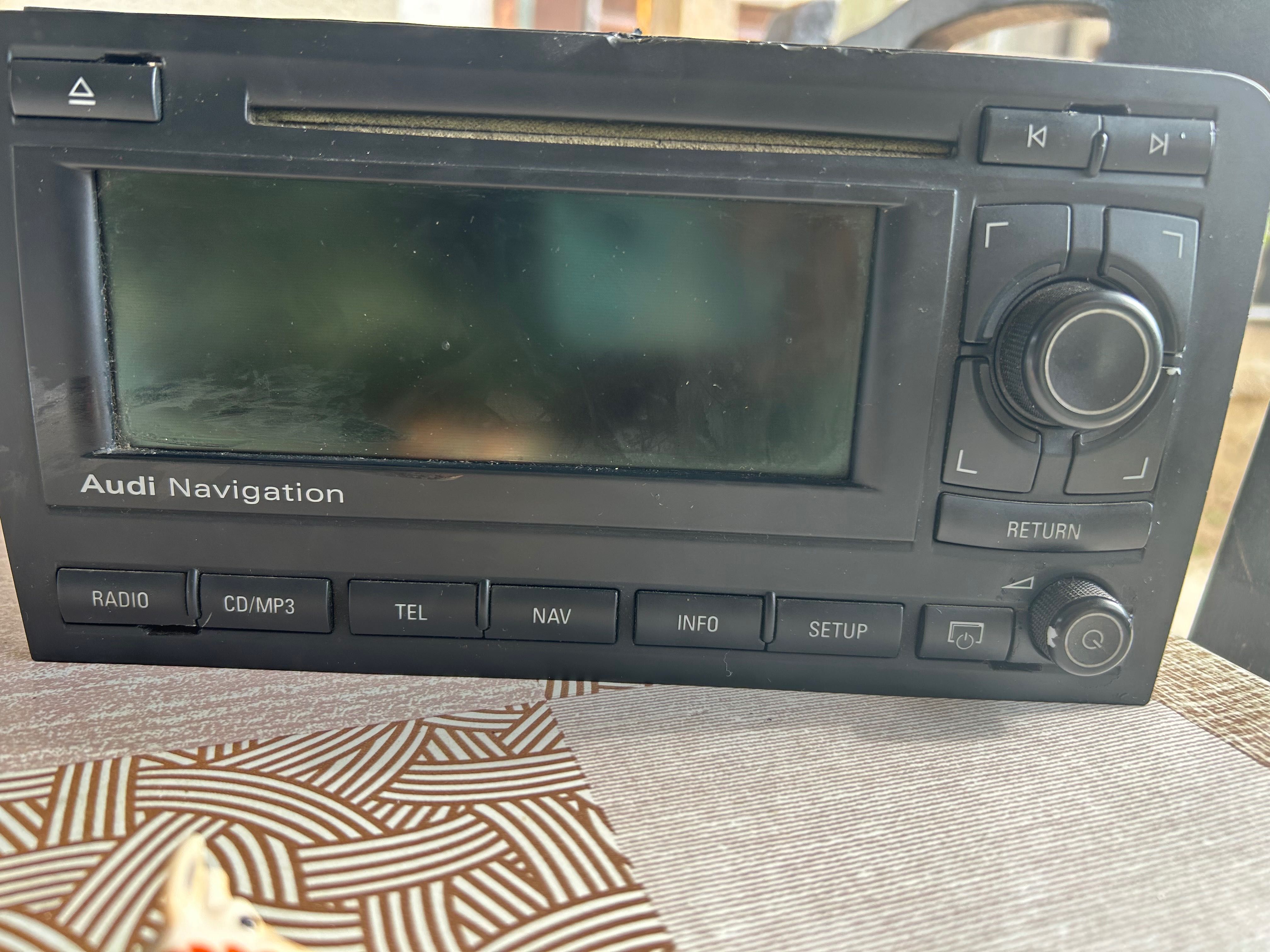 Оригинална навигация Audi Navigation – CD/MP3, радио