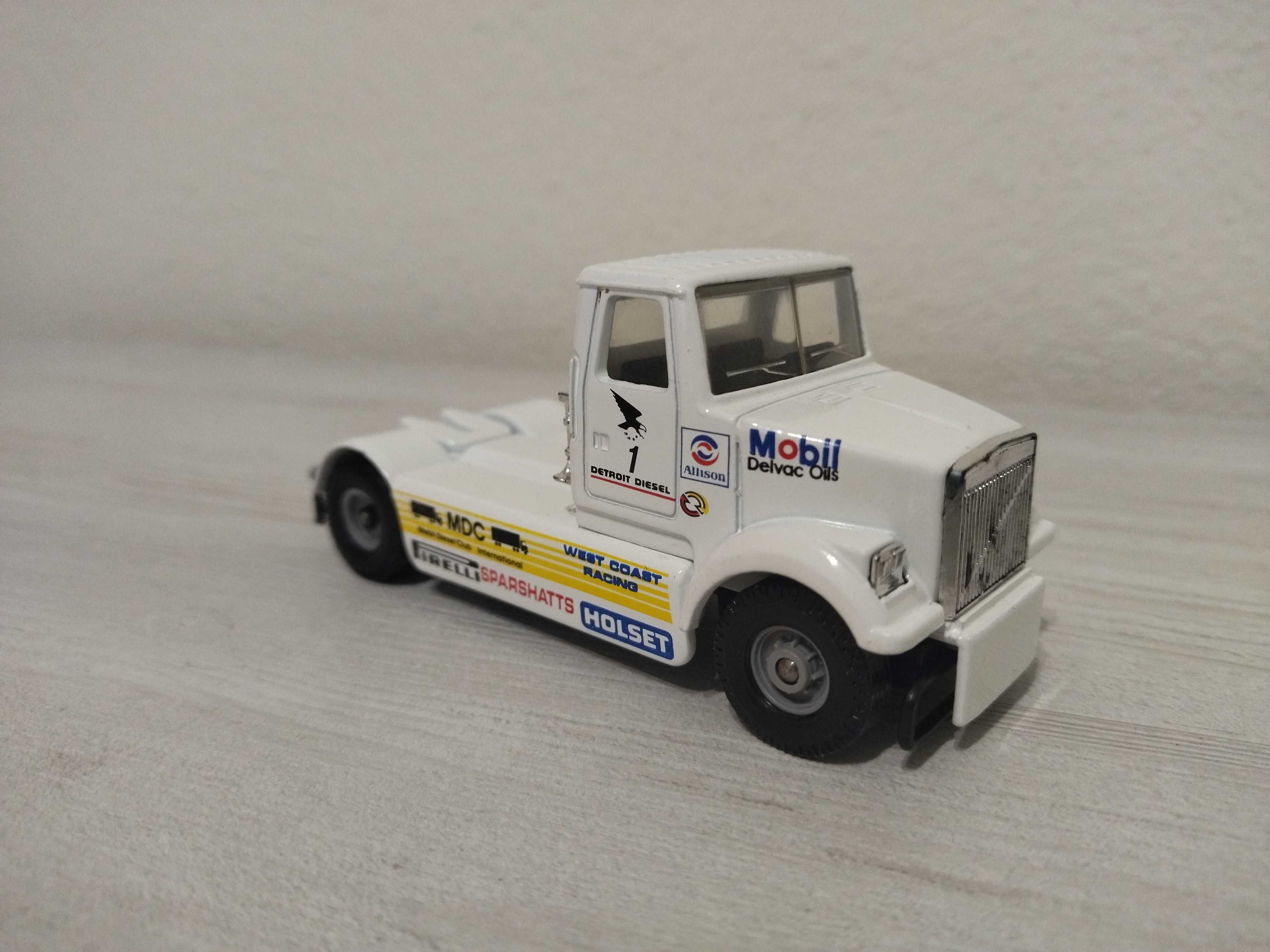 Метален камион Volvo Racing Truck !!!