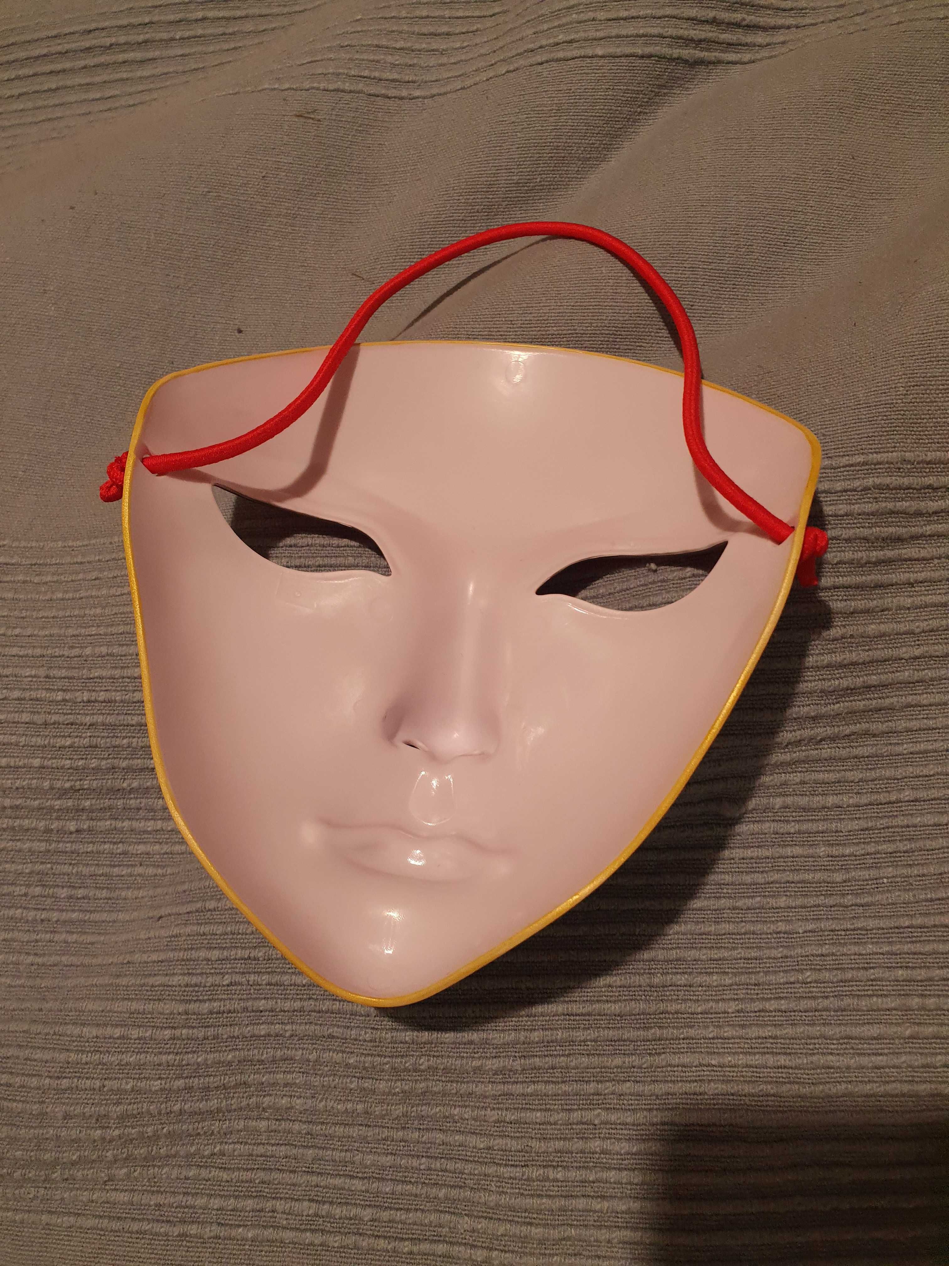 Красива маска  гейша