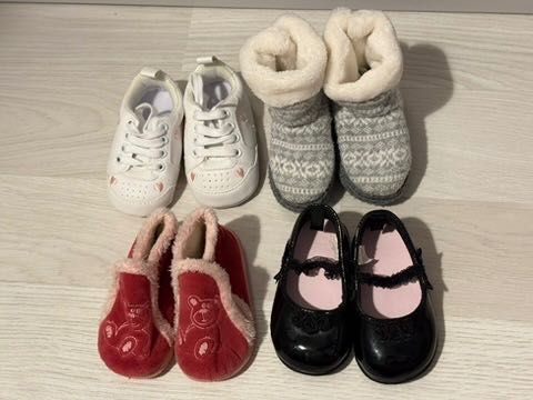 4 perechi botosi si pantofiori (marimea 16-17)