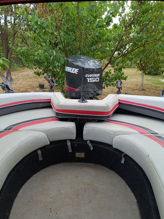 Vând barca Bayliner Arriva