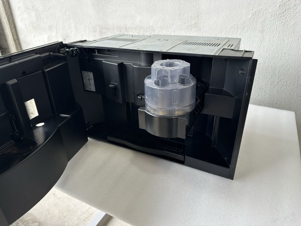 Miele CVA 3660 – Вградима кафе машина с капсули Nespresso