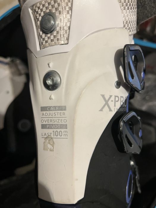 Дамски Ски обувки + яке Guess