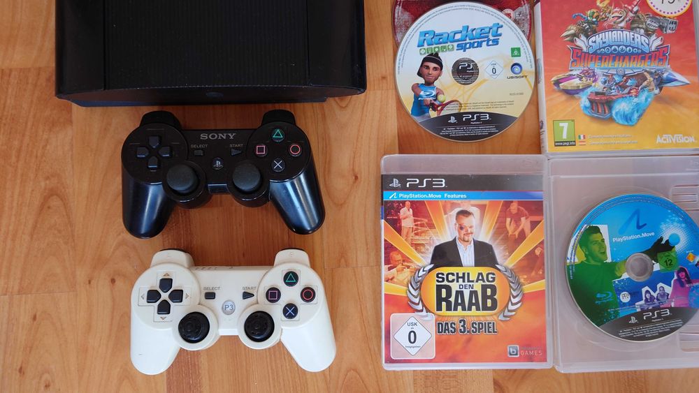 SONY PlayStation 3 Super Slim с много игри и 2 джойстика