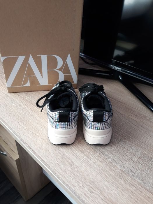 Детски сникърси Зара номер 32