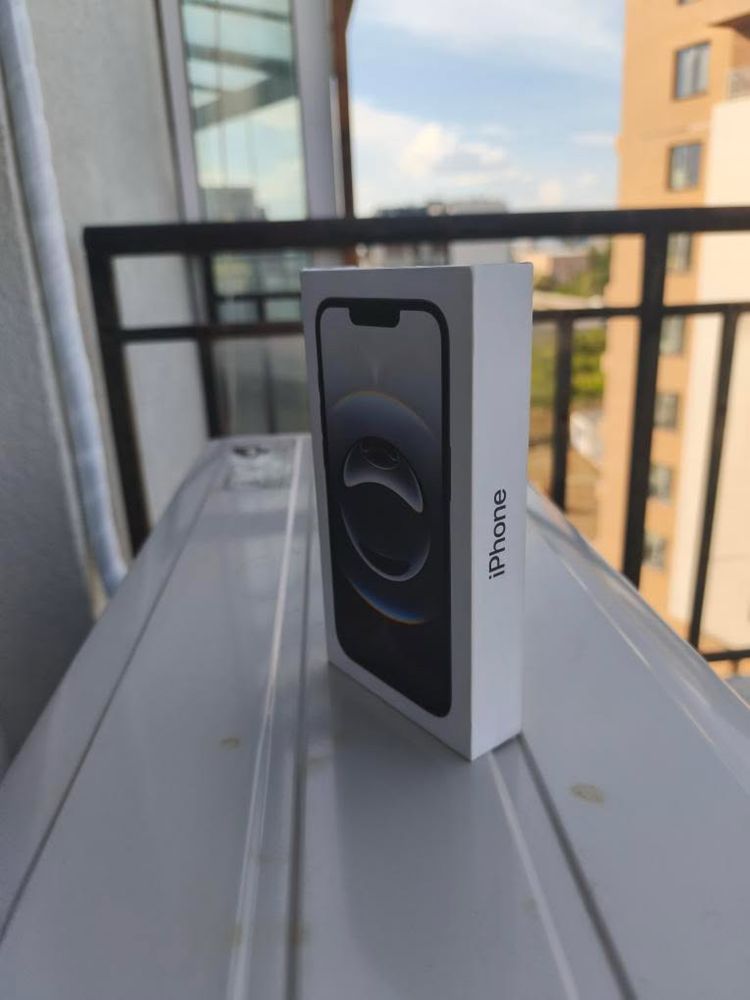 ЧИСТО НОВ! Iphone 16е 128 GB BLACK/ неотварян