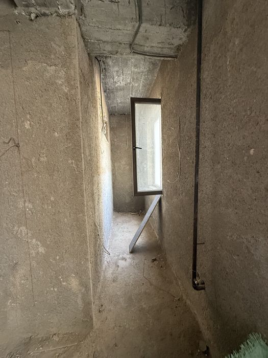 Vokzalda karopka kvartira sotiladi 2 etajda