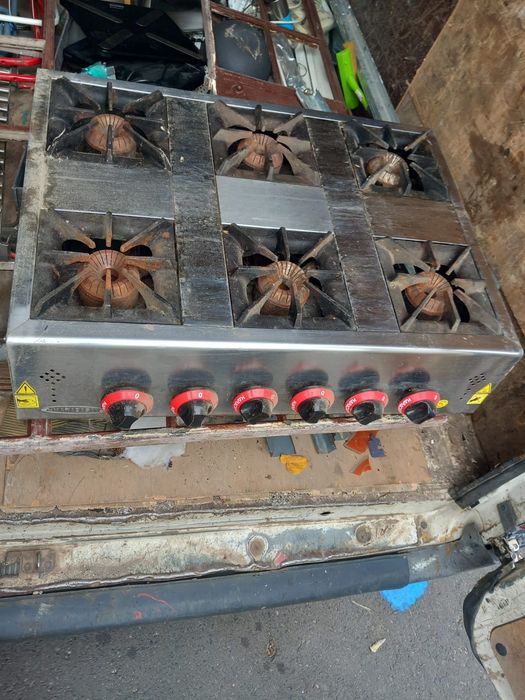 Mașina gătit 4 ochiuri pe gaz sau curent, de.banc sau cu banc