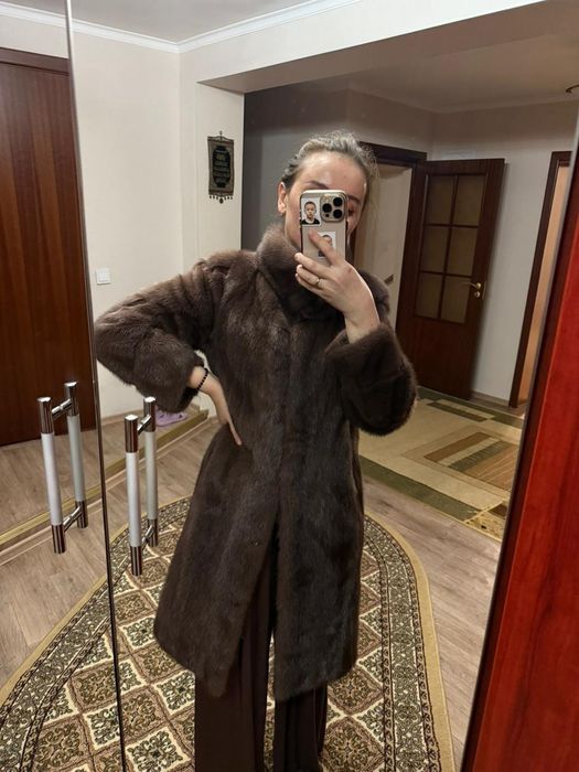 Шуба норковая .,