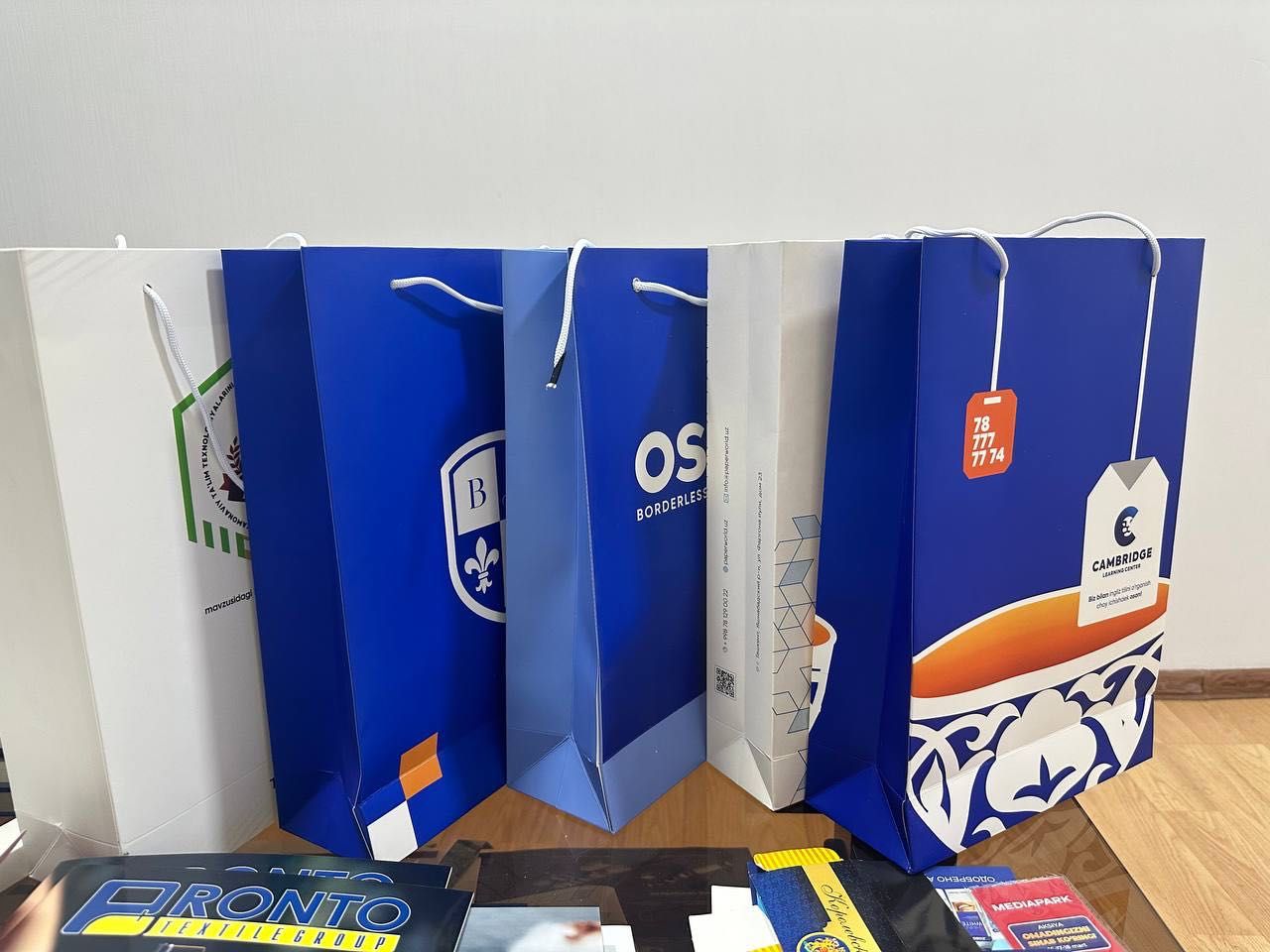 Paket pechat qilish xizmati | Logotipli va brendlangan ko‘rinishlar