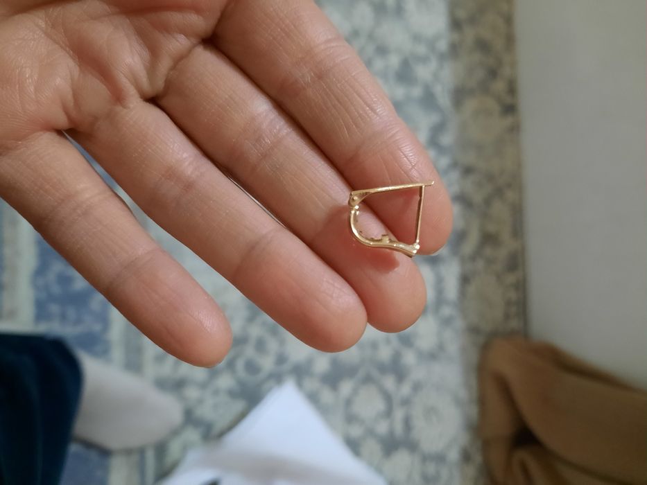 Tilla zirek grami 1,35gr probasi 585proba kam taqilgan