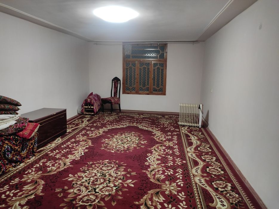 Зангиотада ҳовли-жой яшаш ёки цех учун ижарага берилади.500 у.е.