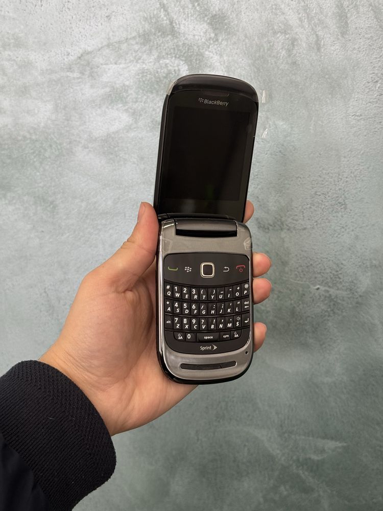 Perfectum Verizon Black berry 9670 + nomer bonus