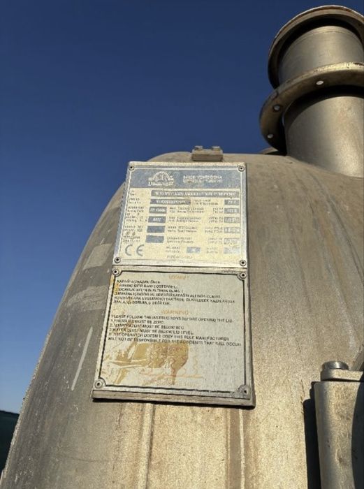 Ёмкость из нержавеющей стали.Почти новые