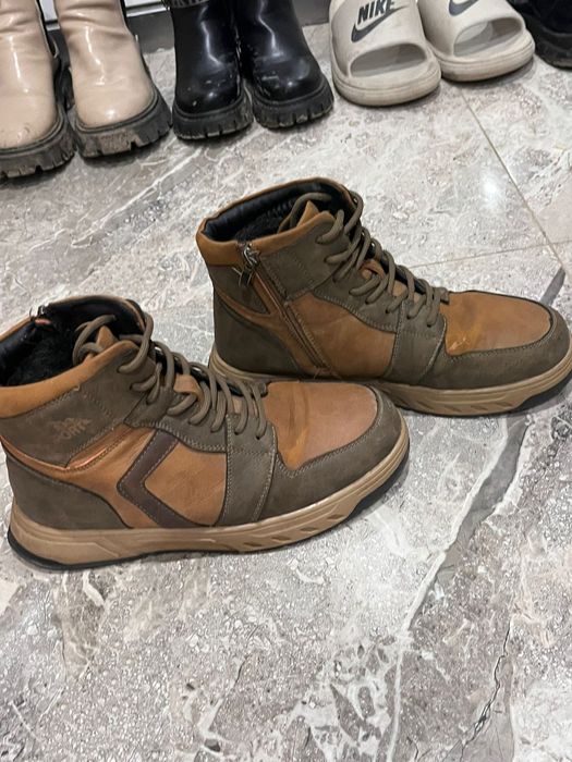 Ботинки от юничела почти новые  натуралка кожа 40 размер