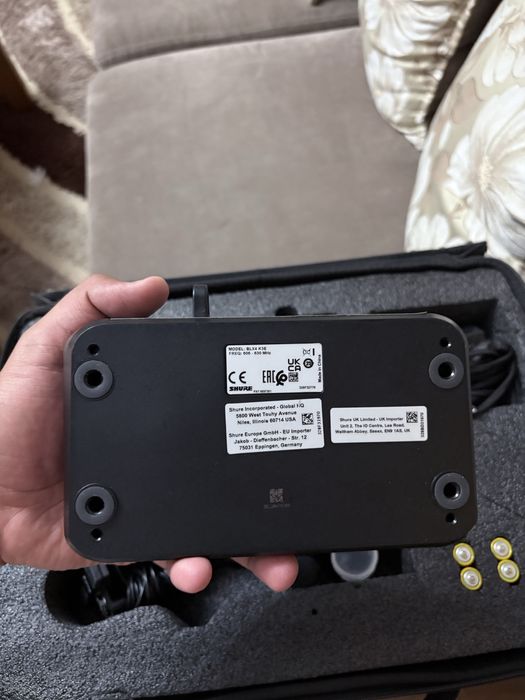 Безжичен микрофон с щипка SHURE BLX4