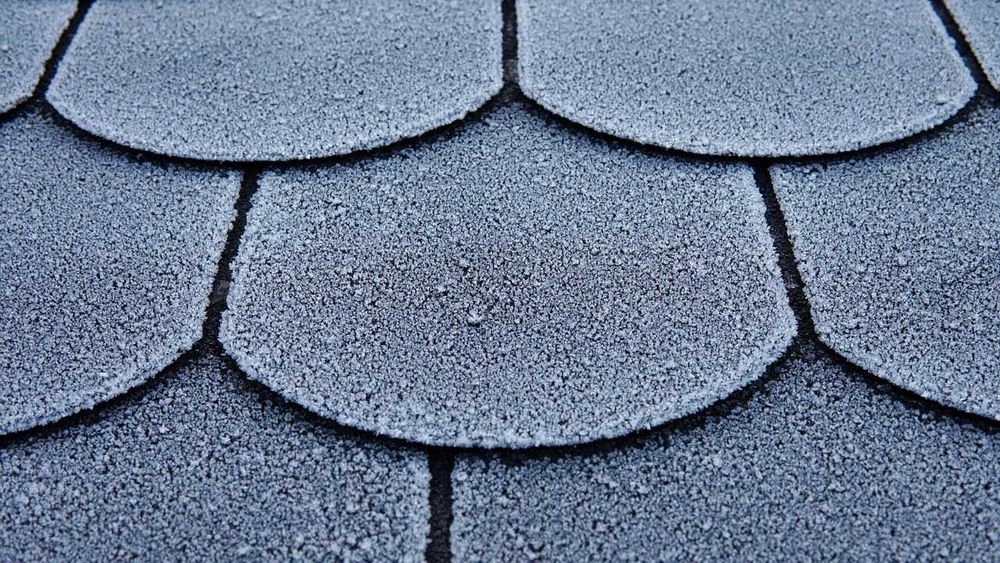 Probleme cu acoperisul? Doriti un montaj acoperis nou? Reparatii tigla