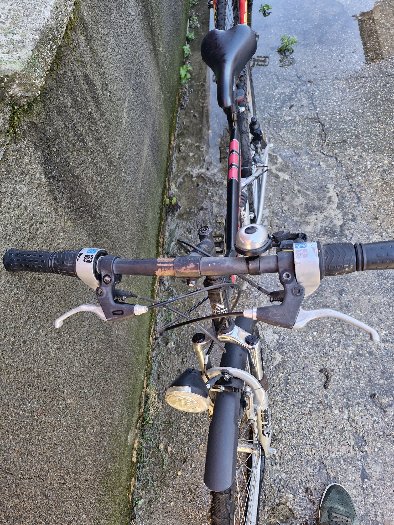 Vand 2 biciclete 800 de lei
