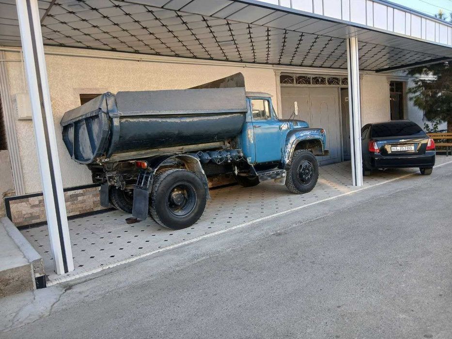 Зил 555 сотилади