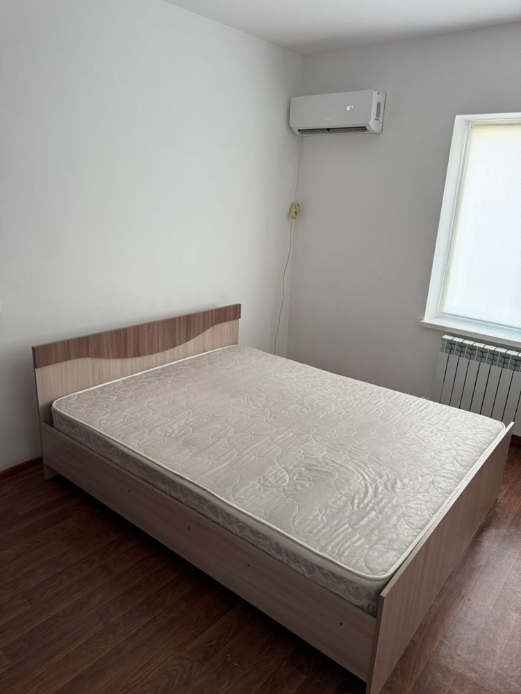 Двуспальная кровать в отл состоянии 160*200