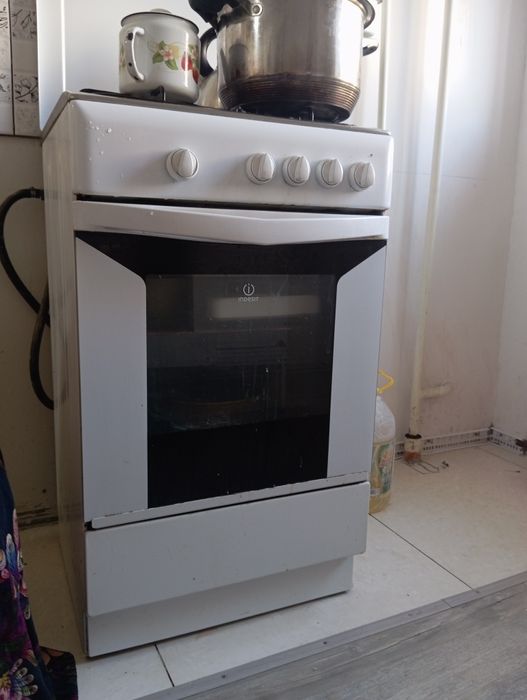 Продам газовую плиту