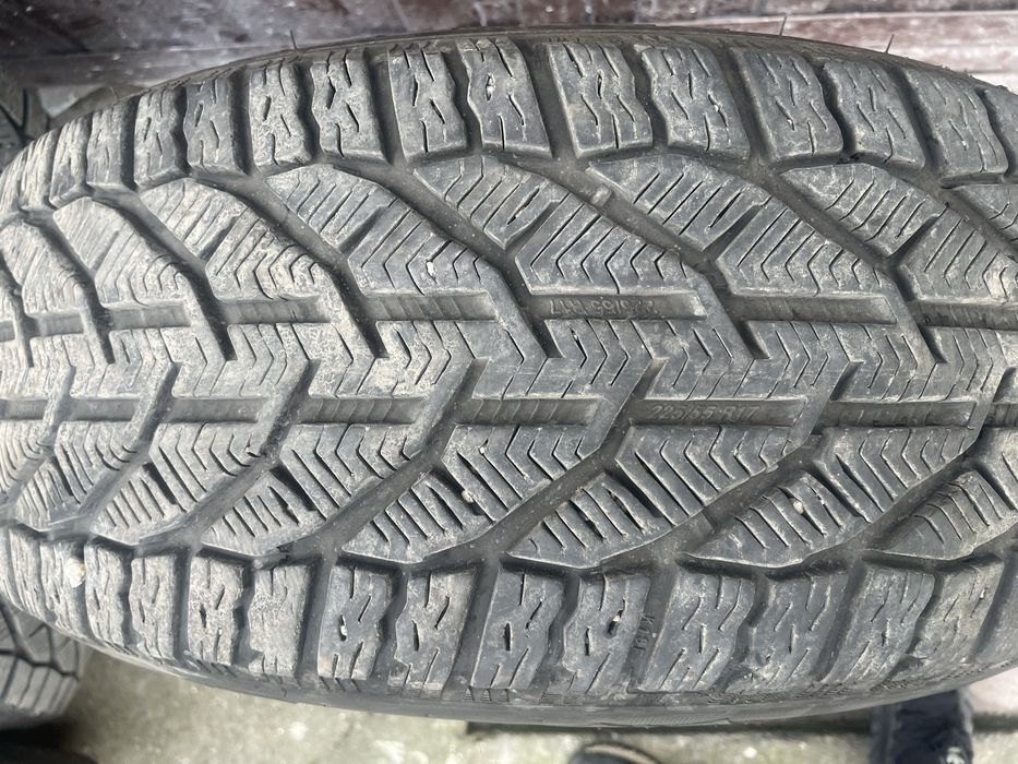 Ofer spre vanzare 4x cauciucuri Tigar iarna