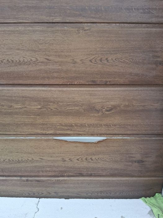 Vand usa garaj automata