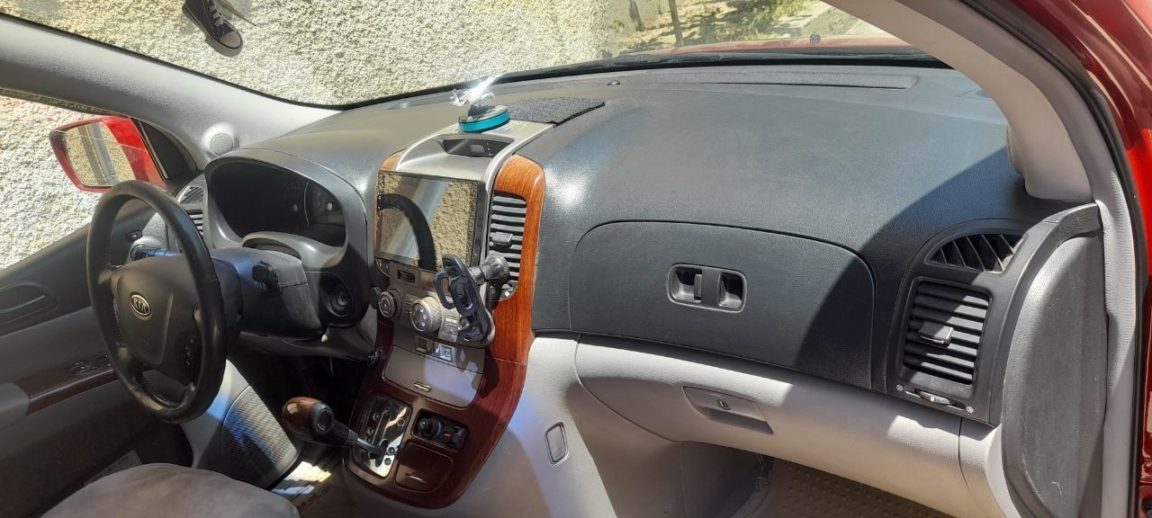 Kia carnival
2007-yil.
mator benzin 
metan gaz quyilgan 
kraska pitnos